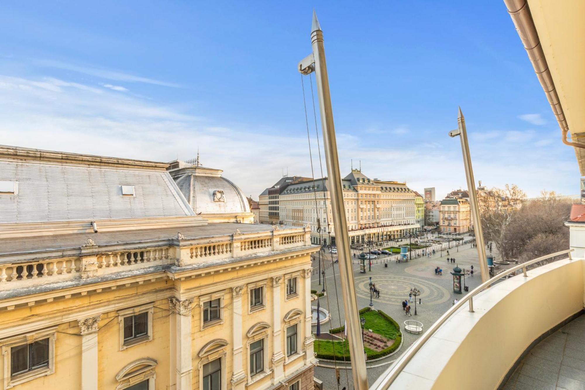 Luxe Living At Old Town Center Apartment Bratislava Bagian luar foto