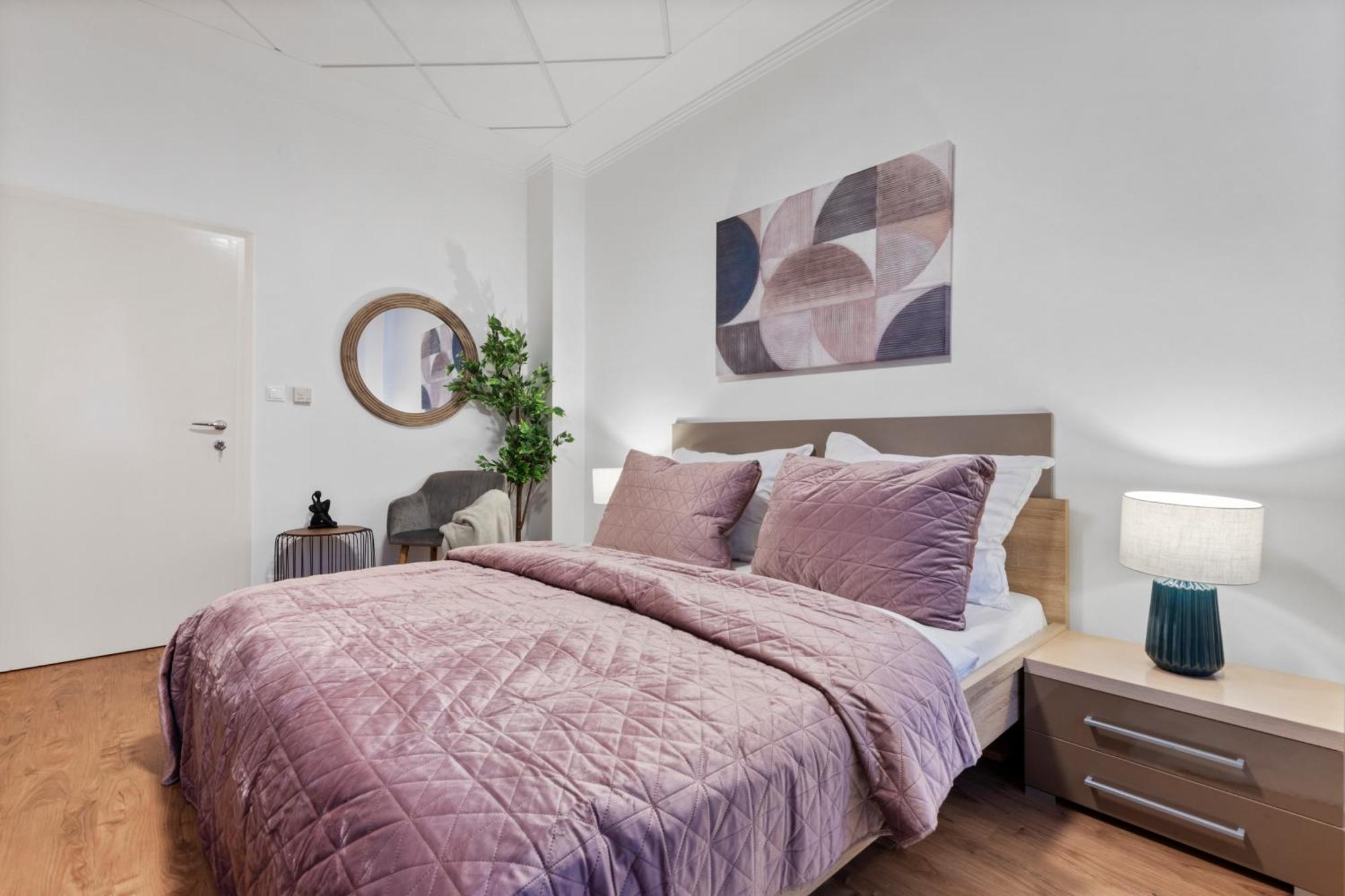 Luxe Living At Old Town Center Apartment Bratislava Bagian luar foto