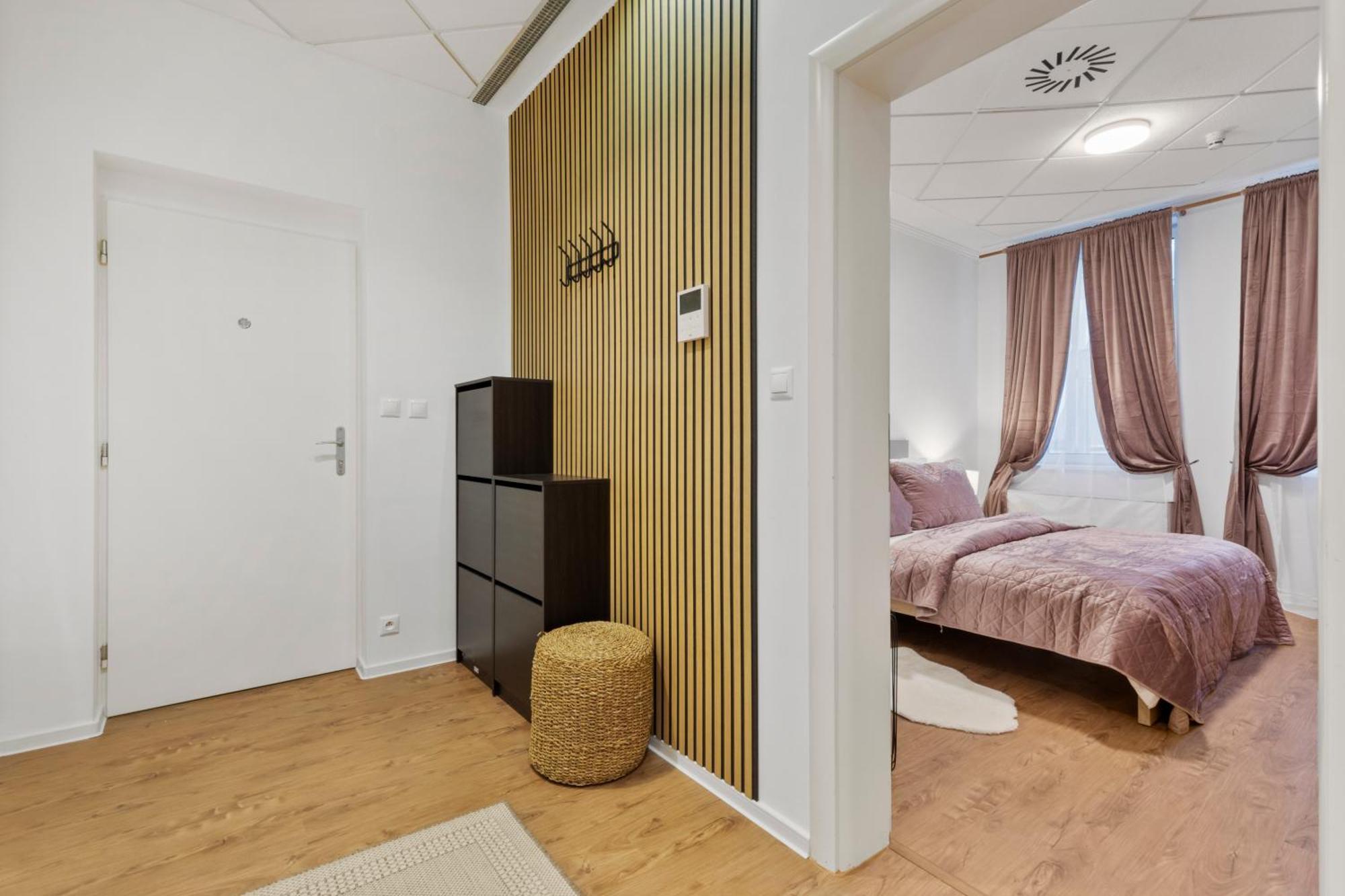 Luxe Living At Old Town Center Apartment Bratislava Bagian luar foto
