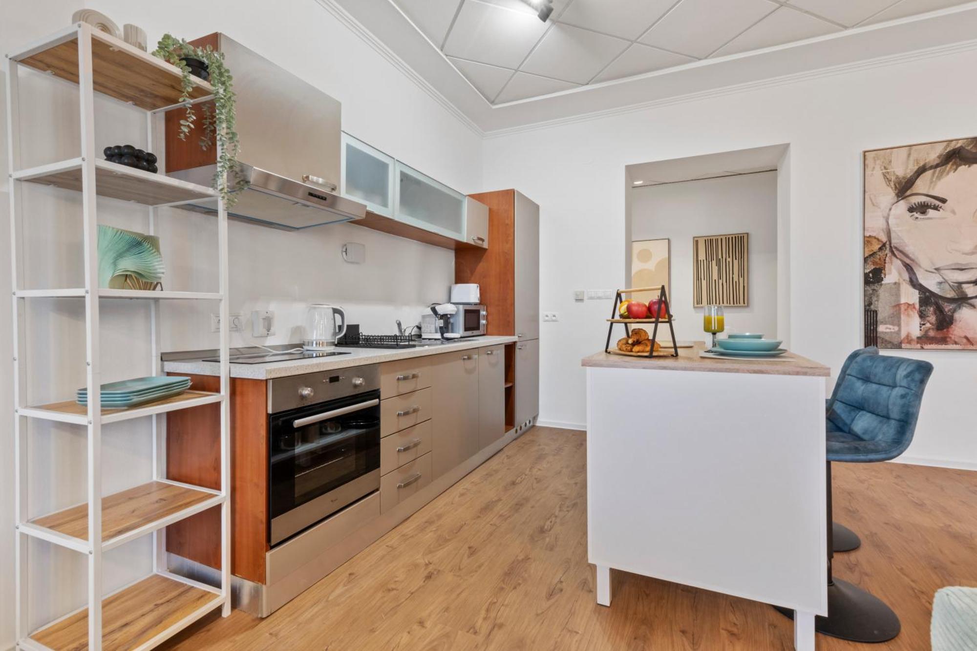 Luxe Living At Old Town Center Apartment Bratislava Bagian luar foto