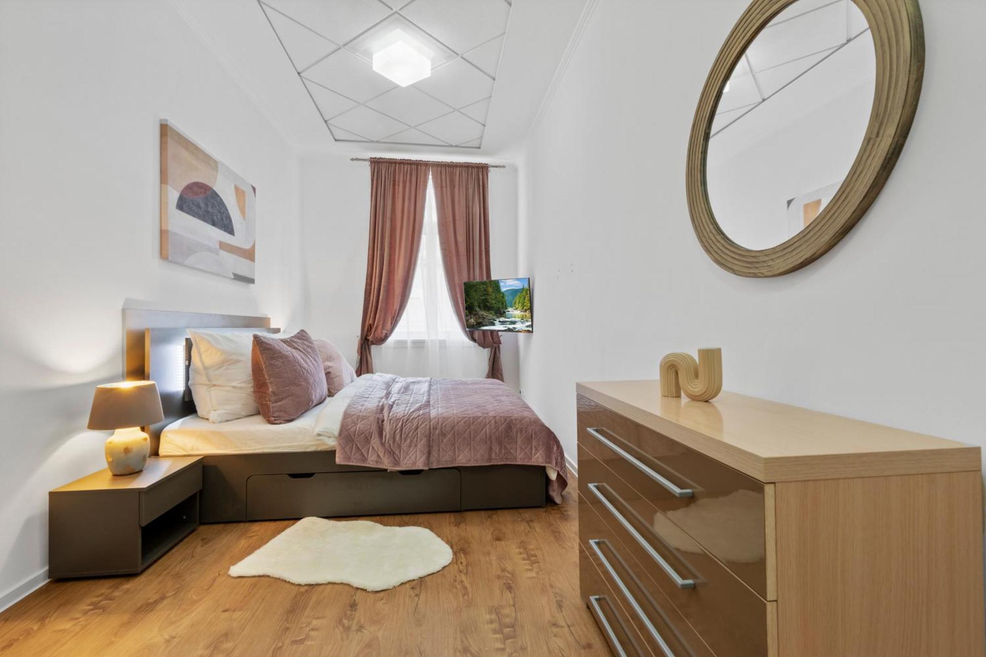 Luxe Living At Old Town Center Apartment Bratislava Bagian luar foto